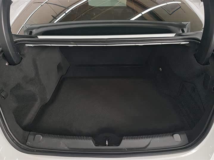 Фото 4 - Jaguar XE L