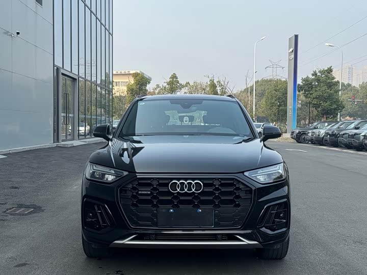 Фото 1 - Audi Q5L