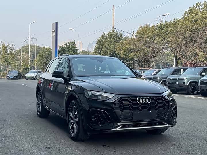 Фото 2 - Audi Q5L