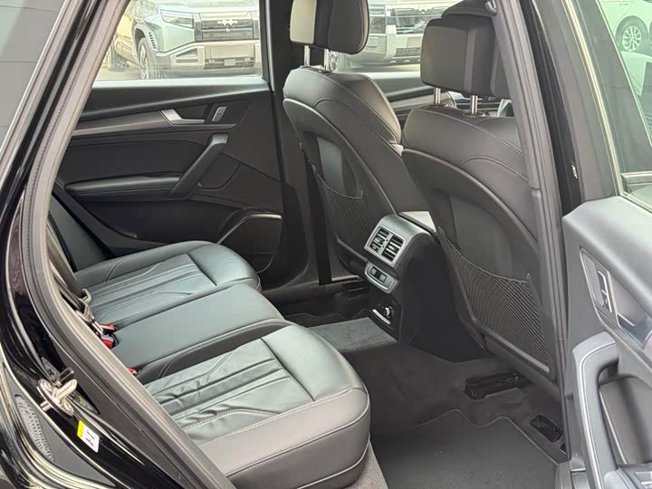 Фото 9 - Audi Q5L