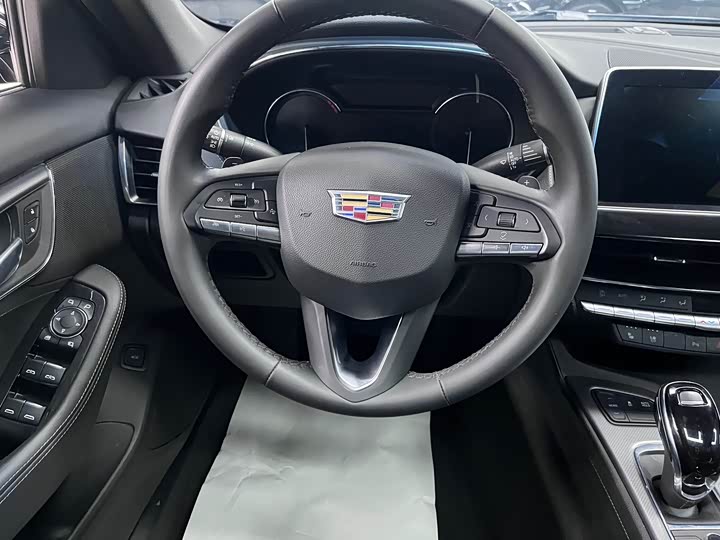 Фото 8 - Cadillac CT5