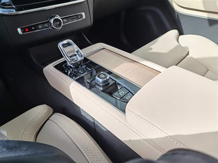 Фото 9 - Volvo XC90 Hybrid