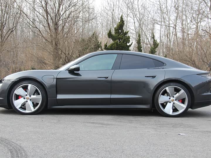 Фото 4 - Porsche Taycan