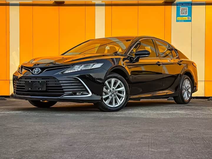 Фото 1 - Toyota Camry