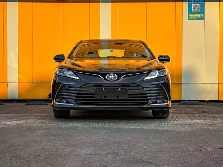 Фото 2 - Toyota Camry