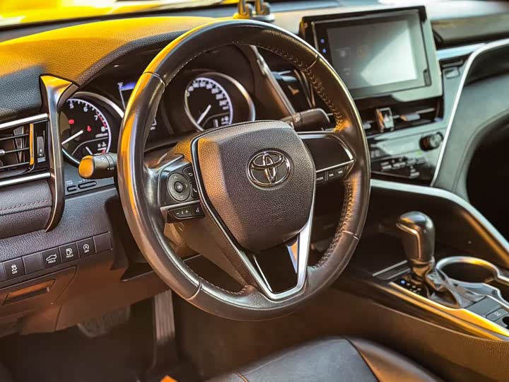 Фото 4 - Toyota Camry
