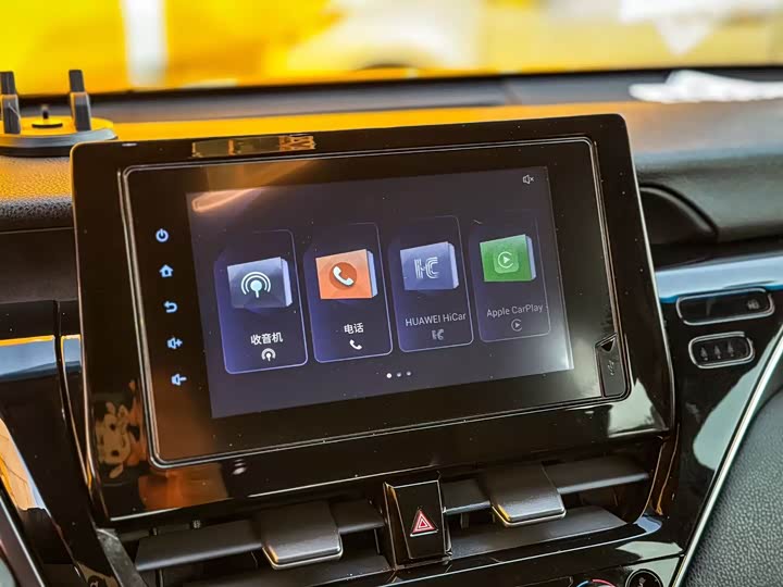 Фото 5 - Toyota Camry