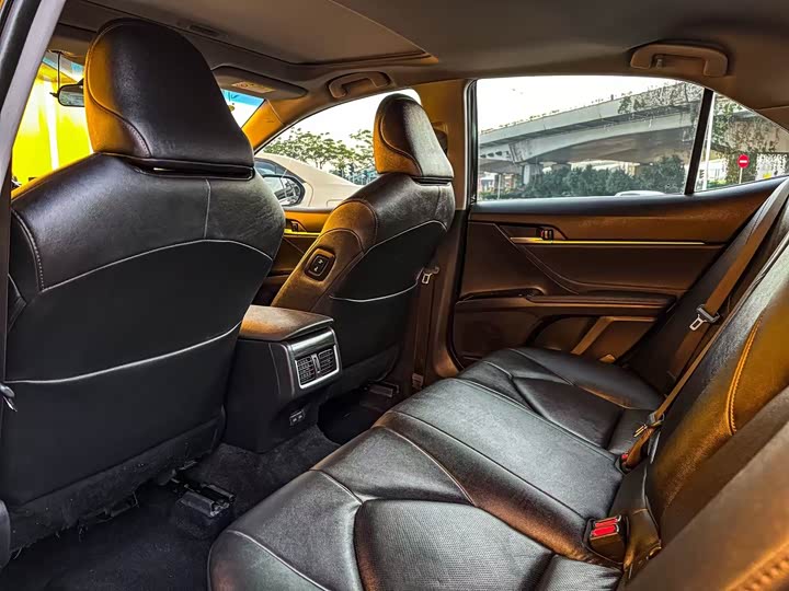 Фото 6 - Toyota Camry