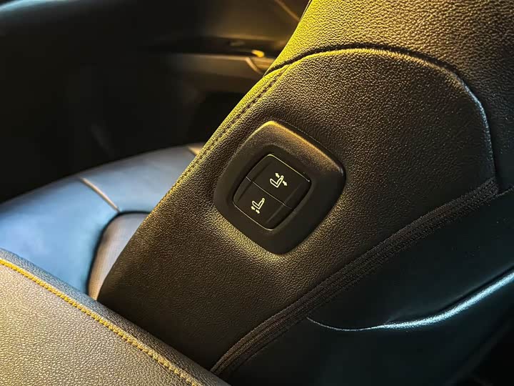 Фото 8 - Toyota Camry