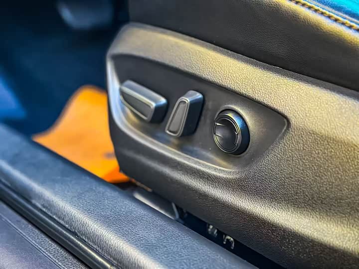 Фото 9 - Toyota Camry