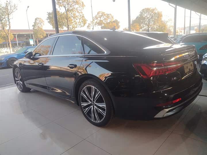 Фото 5 - Audi A6L