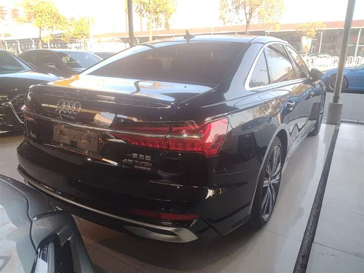 Фото 7 - Audi A6L