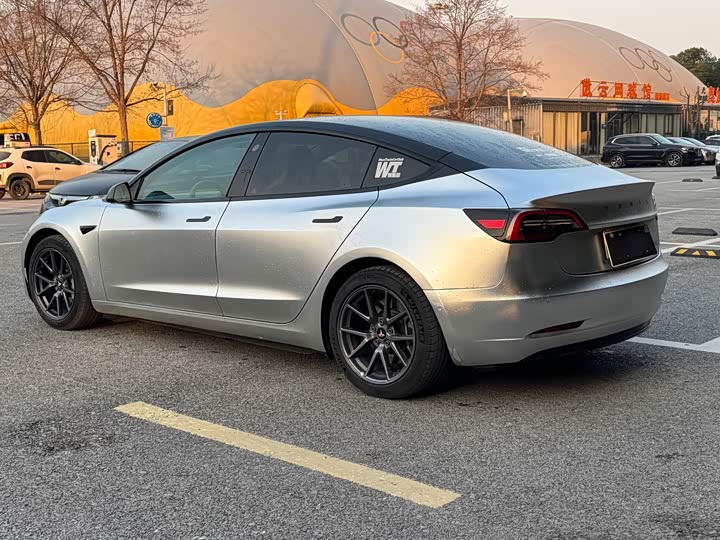 Фото 4 - Tesla Model 3