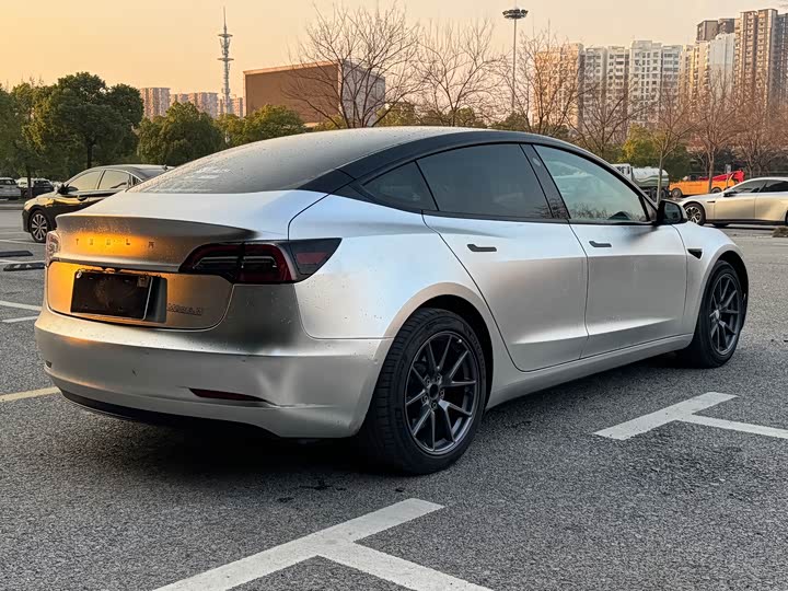 Фото 6 - Tesla Model 3