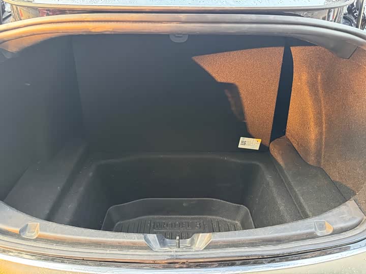 Фото 8 - Tesla Model 3