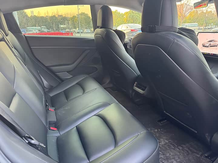 Фото 9 - Tesla Model 3