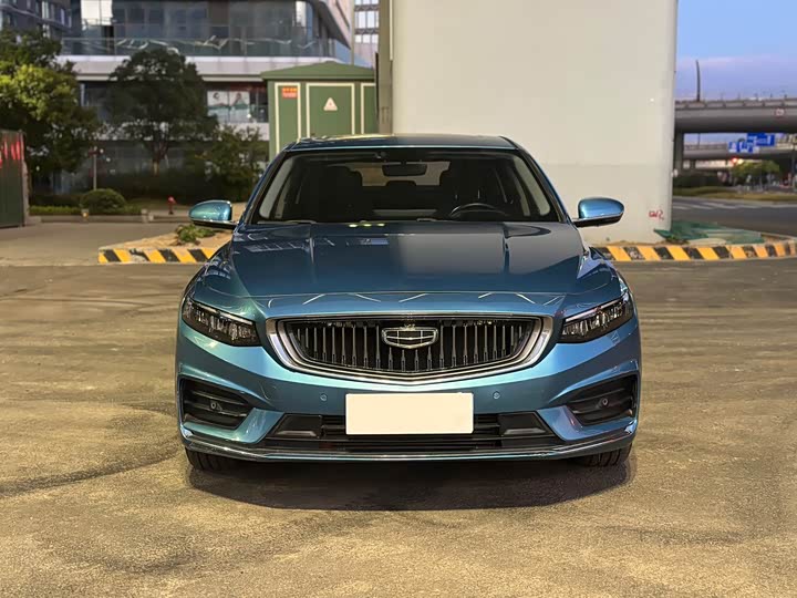 Фото 2 - Geely Preface