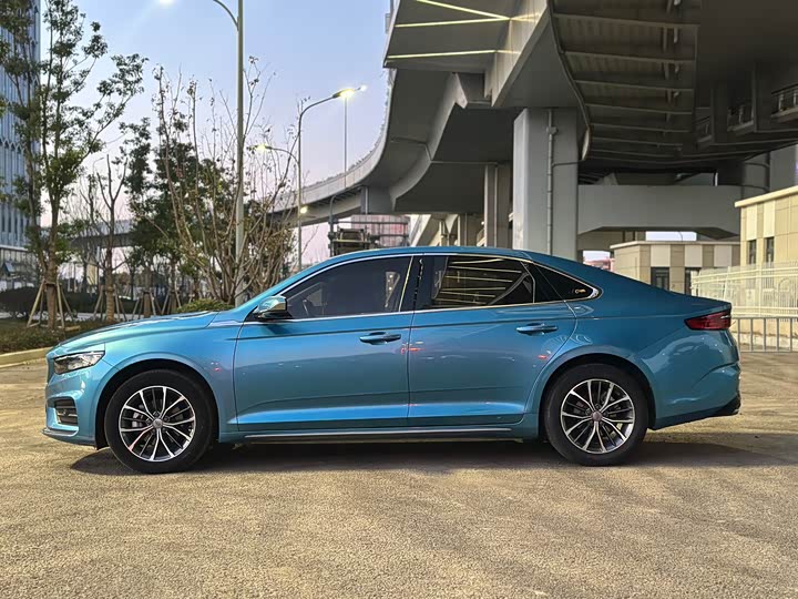 Фото 3 - Geely Preface