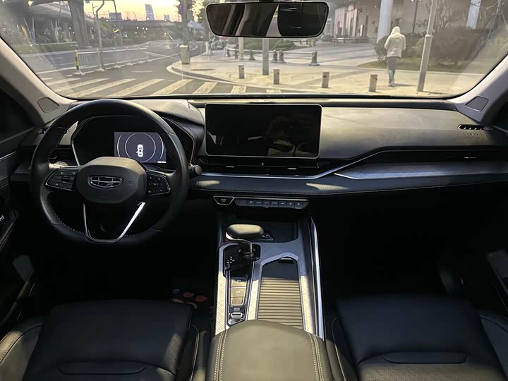 Фото 6 - Geely Preface