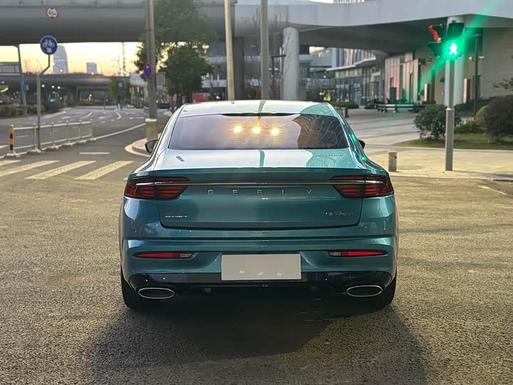 Фото 8 - Geely Preface