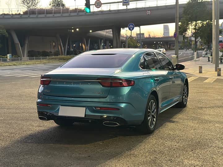 Фото 9 - Geely Preface