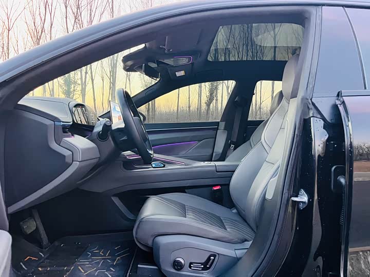 Фото 4 - Zeekr 001