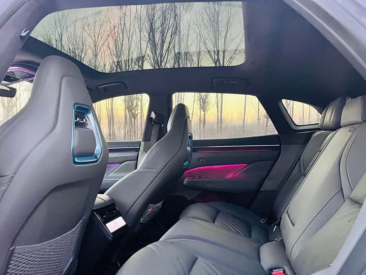 Фото 6 - Zeekr 001