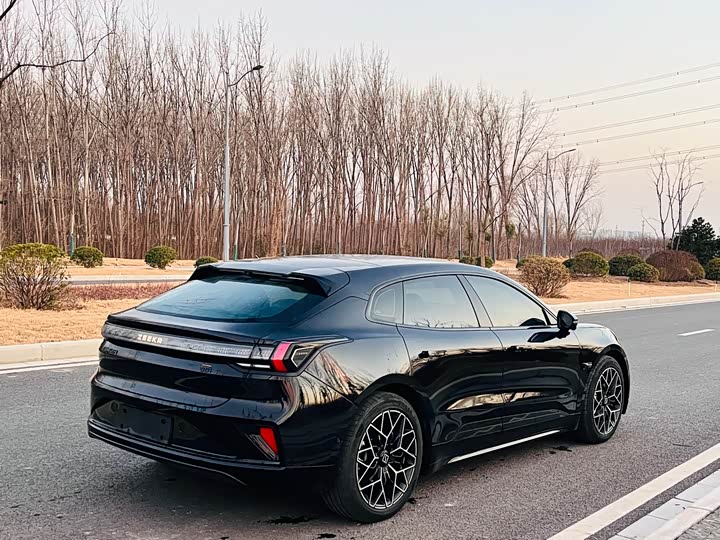 Фото 7 - Zeekr 001