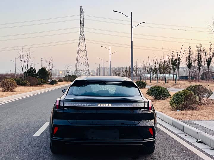 Фото 8 - Zeekr 001