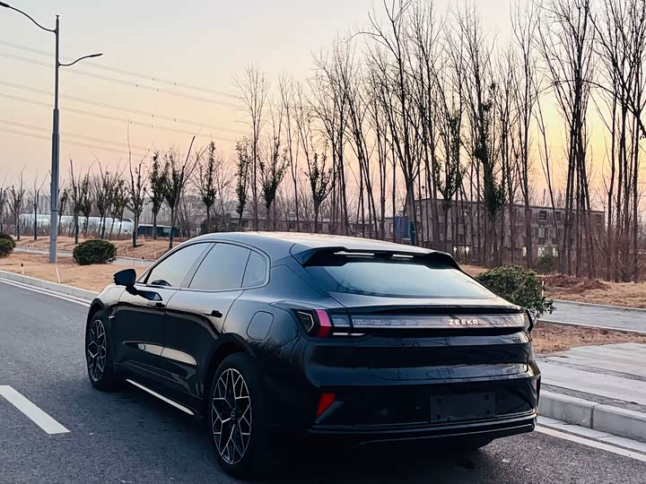 Фото 9 - Zeekr 001