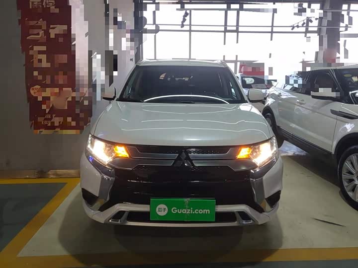 Фото 3 - Mitsubishi Outlander
