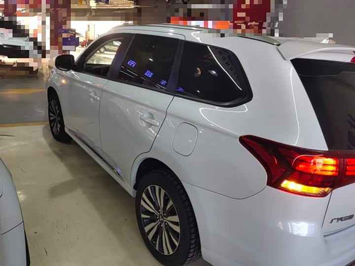 Фото 5 - Mitsubishi Outlander