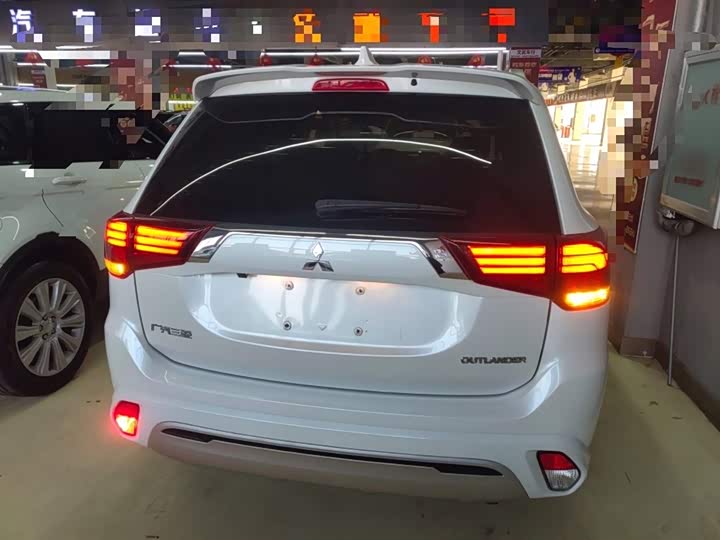 Фото 6 - Mitsubishi Outlander