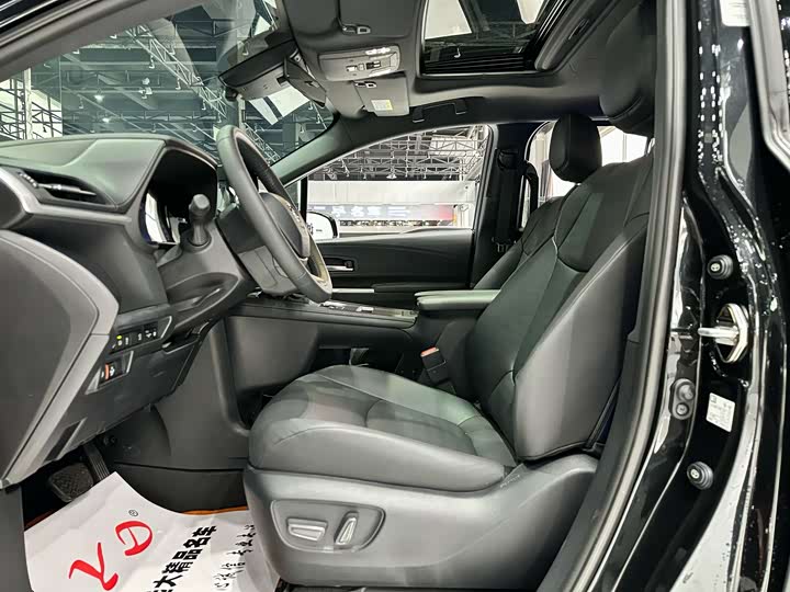 Фото 4 - Toyota Granvia