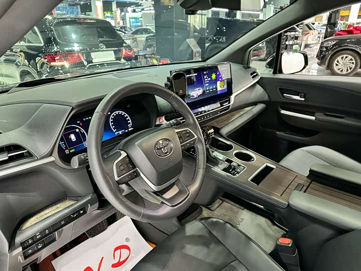 Фото 5 - Toyota Granvia