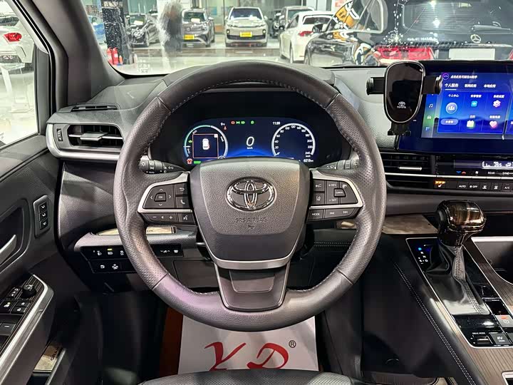 Фото 6 - Toyota Granvia