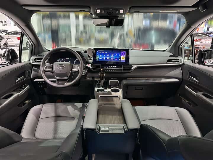 Фото 8 - Toyota Granvia