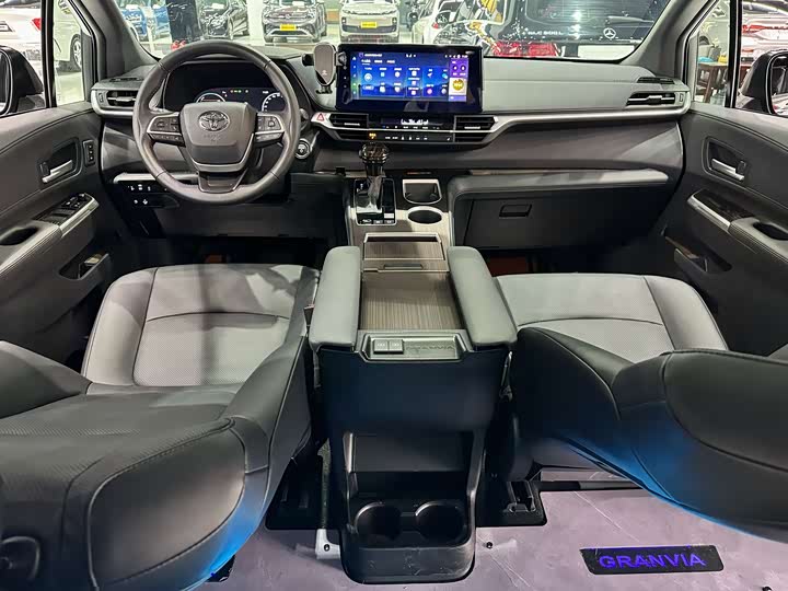 Фото 9 - Toyota Granvia