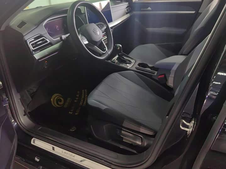 Фото 9 - Volkswagen Lavida