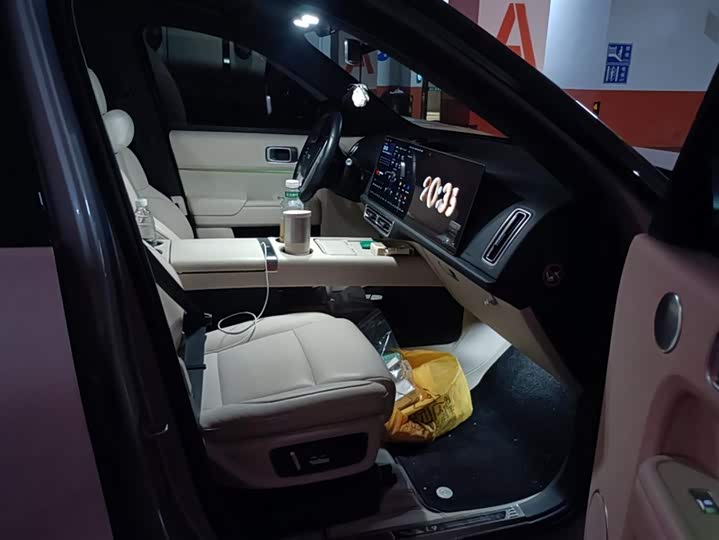 Фото 8 - LiXiang L9