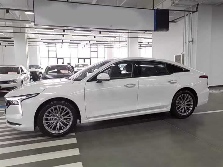 Фото 7 - Bestune B70