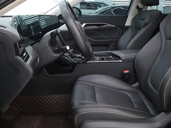 Фото 8 - Bestune B70