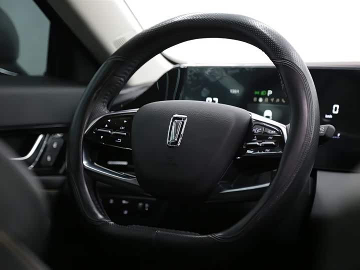 Фото 9 - Bestune B70