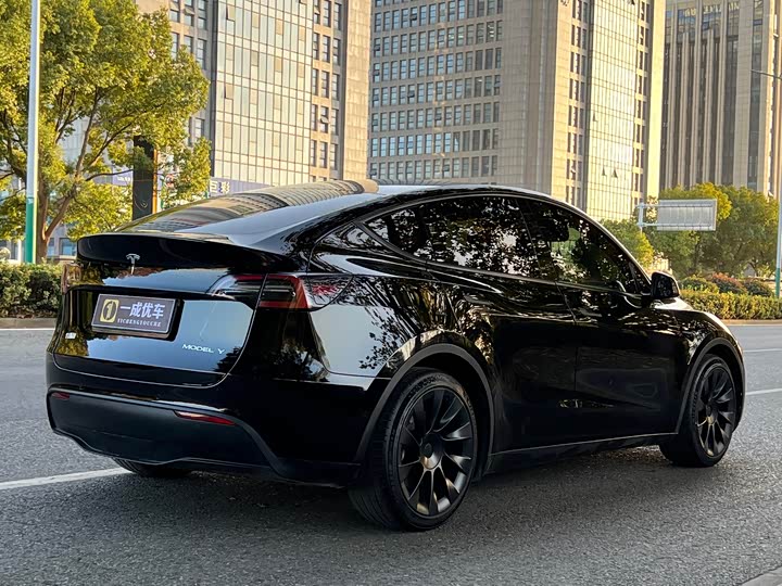 Фото 4 - Tesla Model Y