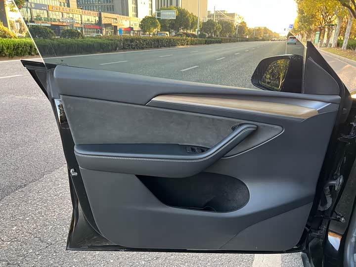 Фото 8 - Tesla Model Y