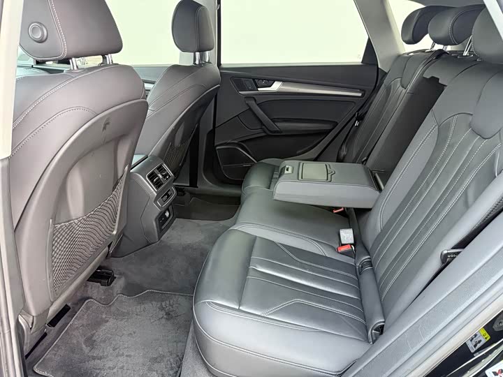 Фото 8 - Audi Q5L