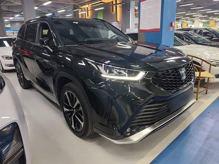 Фото 4 - Toyota Crown Kluger