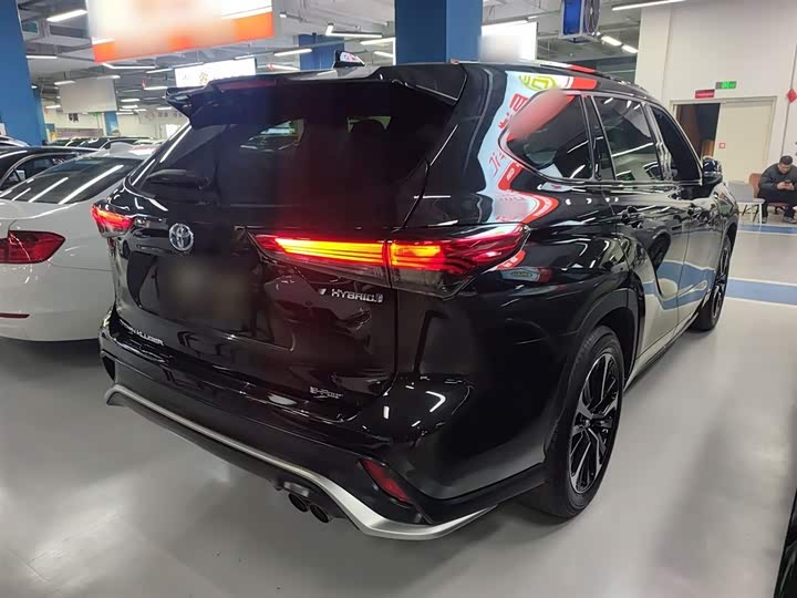 Фото 7 - Toyota Crown Kluger