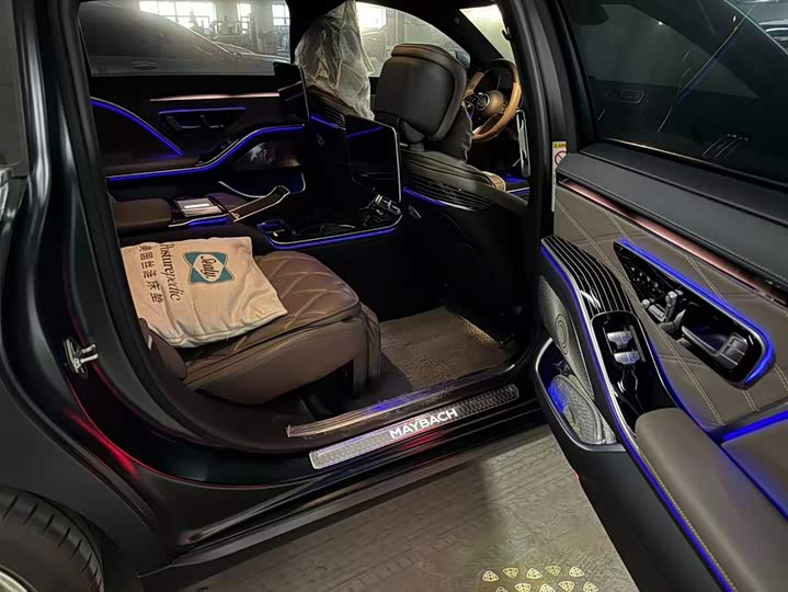 Фото 4 - Mercedes-Benz Maybach S-Class