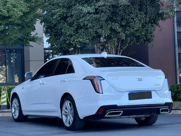 Фото 9 - Cadillac CT4